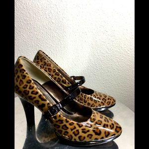 Sofft Leopard Print Patent Leather Pumps 8 New